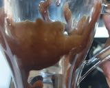 A picture of step 4 of Caramel hot coffee chocolate with cream.