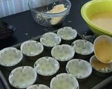Foto langkah ke 2 dari resep Muffin Keju tanpa mixer.