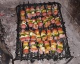 Foto del paso 3 de la receta: Mini brochetes de panchos!! Con lo que había 😁