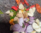 Foto langkah ke 2 dari resep Rica-rica Telur dan Ayam.