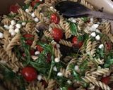 Foto del passaggio 4 della ricetta Fusilli con ciliegine e funghi