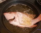 Foto langkah ke 5 dari resep Ikan Kakap Merah Asam Manis.