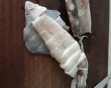 Foto del paso 1 de la receta: Guiso de calamar con almejas y alcachofas