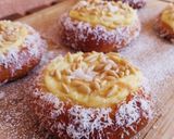 Foto del paso 8 de la receta Bollitos brioche con crema, piñones y coco
