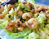 Foto del paso 6 de la receta: Ensalada de cogollos con gambas al ajillo