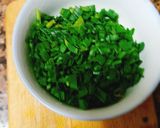 Foto del paso 1 de la receta: Tortilla de quinua con cebolla verde