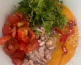 รูปขั้นตอนการทำที่ 3 ของ ไข่เจียวหมูสับใส่มะเขือเทศและผักชี 🌿🍅