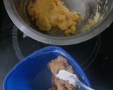 A picture of step 2 of Custard -coffee cookies.