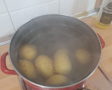Foto del paso 1 de la receta: Albóndigas de pollo con guarnición de patatas asadas