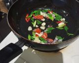 Foto langkah ke 4 dari resep Tumis toge sosis.
