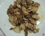 Foto del paso 2 de la receta: Mixto de verdura rehogada con ajo, salsa de soja y pechuga de pollo