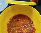 A picture of step 2 of Owar cheese pizza dosa with tomato onion chutney gravy.