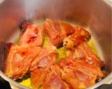 Foto del paso 2 de la receta: Pollo a la crema con setas variadas