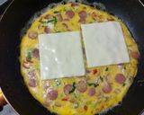 Foto langkah ke 4 dari resep Pizza telur dadar.