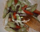 Foto langkah ke 3 dari resep Tumis batang seledri.