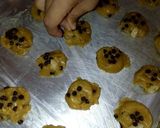 Foto langkah ke 7 dari resep Good Time Cookies a.k.a Chocochip Cookies.