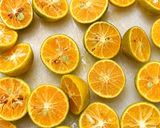 Foto langkah ke 3 dari resep Es Jeruk Sunkist Nano-Nano.