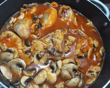 Foto del paso 2 de la receta: Jamoncito de pollo en salsa con champiñones
