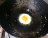 Foto langkah ke 2 dari resep Telur kecap manis pedas.