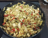 Foto del paso 3 de la receta: Pollo con curry y verduras acompañado de arroz basmati
