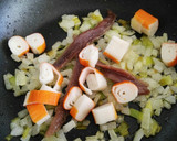 Foto del paso 3 de la receta: Espaguetis con salsa de surimi