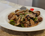 Foto del paso 6 de la receta: Salteado de magro de cerdo con champiñones y pimientos italianos