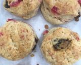 Gambar langkah 4 resipi Fruit scones.