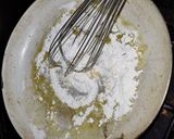 Foto del paso 2 de la receta: Empanadas rellenas de pollo con salsa bechamel y masa integral con semillas casera
