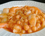 Foto del paso 13 de la receta: Garbanzos con sepia y langostinos