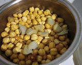 A picture of step 1 of Dhania ka Paratha.