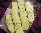 A picture of step 3 of Custard biscuits.