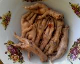 A picture of step 3 of Chicken feet(makwanda in venda).