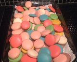 Hình bước làm 7 của món Bánh Macarons bảy sắc cầu vồng