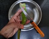 A picture of step 1 of Aloevera lemon juice.