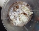 A picture of step 2 of Chocolate vanilla milkshake.