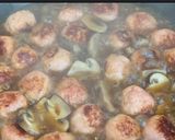Foto del paso 6 de la receta: Albóndigas de pollo con champiñones en salsa