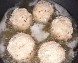 A picture of step 4 of Chicken potato cheese corn balls.