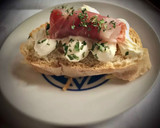 Foto del paso 1 de la receta: Tosta de jamón ibérico sobre queso cremoso