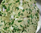 A picture of step 1 of Methi besan mix paratha.