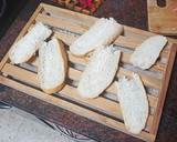 Foto del paso 1 de la receta: Canapés de jamón, pimiento morrón, tomate y cebolla express