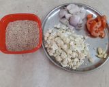 फ्लावर रस्सा भाजी (flower rassa bhaaji recipe in marathi) रेसिपी स्टेप 1 फोटो 