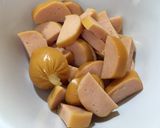 รูปขั้นตอนการทำที่ 1 ของ ลาบหมูไส้กรอกเห็ดเข็มทอง