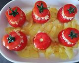 Foto del passaggio 3 della ricetta Pomodori ripieni con riso e scamorza con fondo di patate