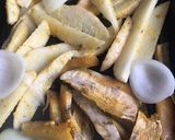 Foto del paso 5 de la receta: Papas rústicas crocantes con milanesas de carne caseras🥔🥩