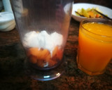 Foto del paso 4 de la receta: Batido de nísperos con yogur y zumo de naranja