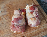 Foto del paso 2 de la receta: Contramuslos rellenos de jamón y espárragos en salsa de curry