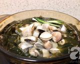 Hình bước làm 2 của món Canh Nghêu Rong Biển