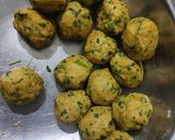 A picture of step 3 of થેપલા.