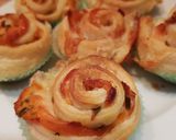 Foto del passaggio 3 della ricetta Fiori di sfoglia salmone e taleggio