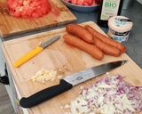 Une image de l'étape 1 de Rougail saucisse fumée(oignon confit)a la bien cousin!!!.